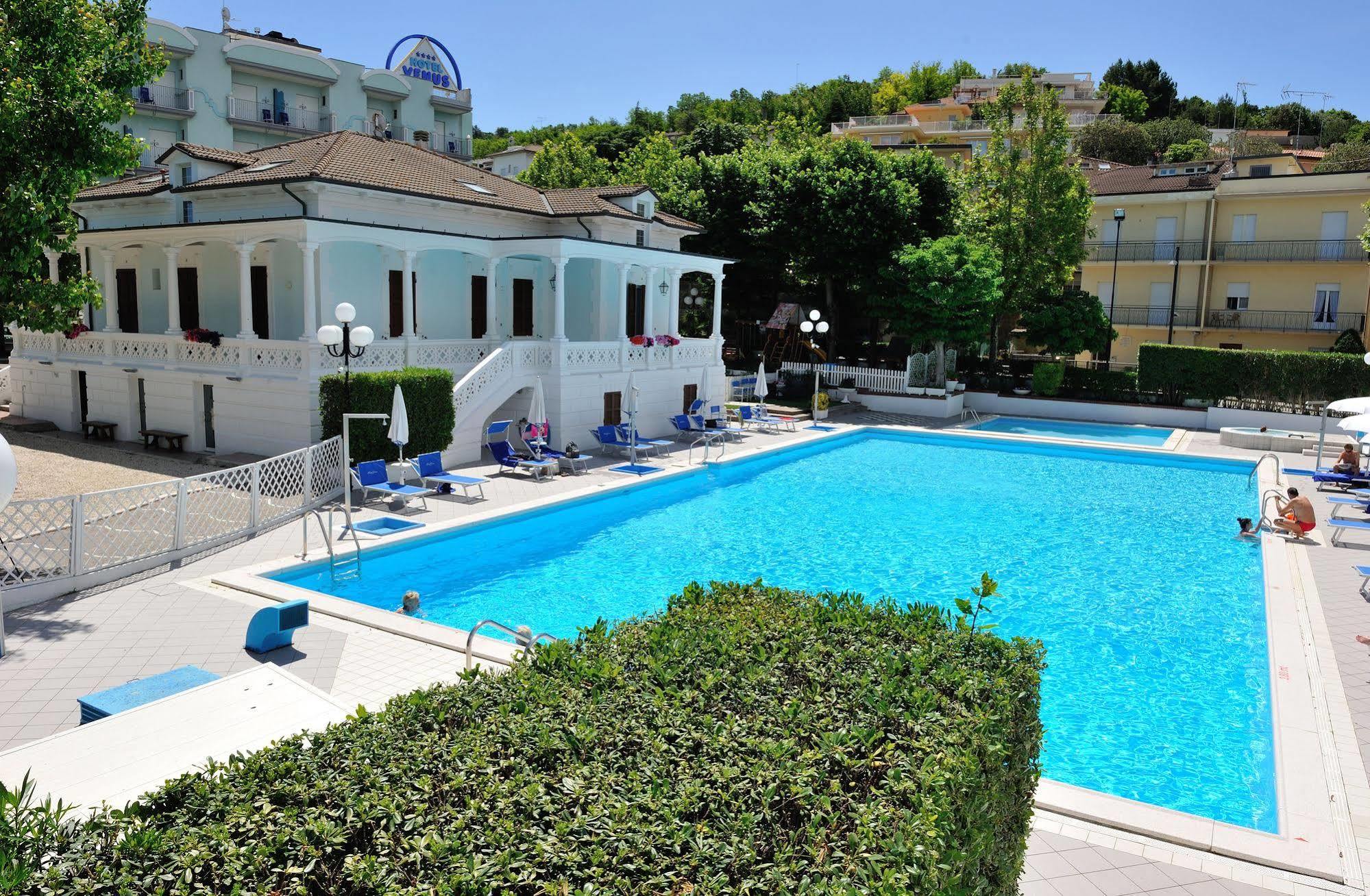 Hotel Venus Gabicce Mare Exteriör bild