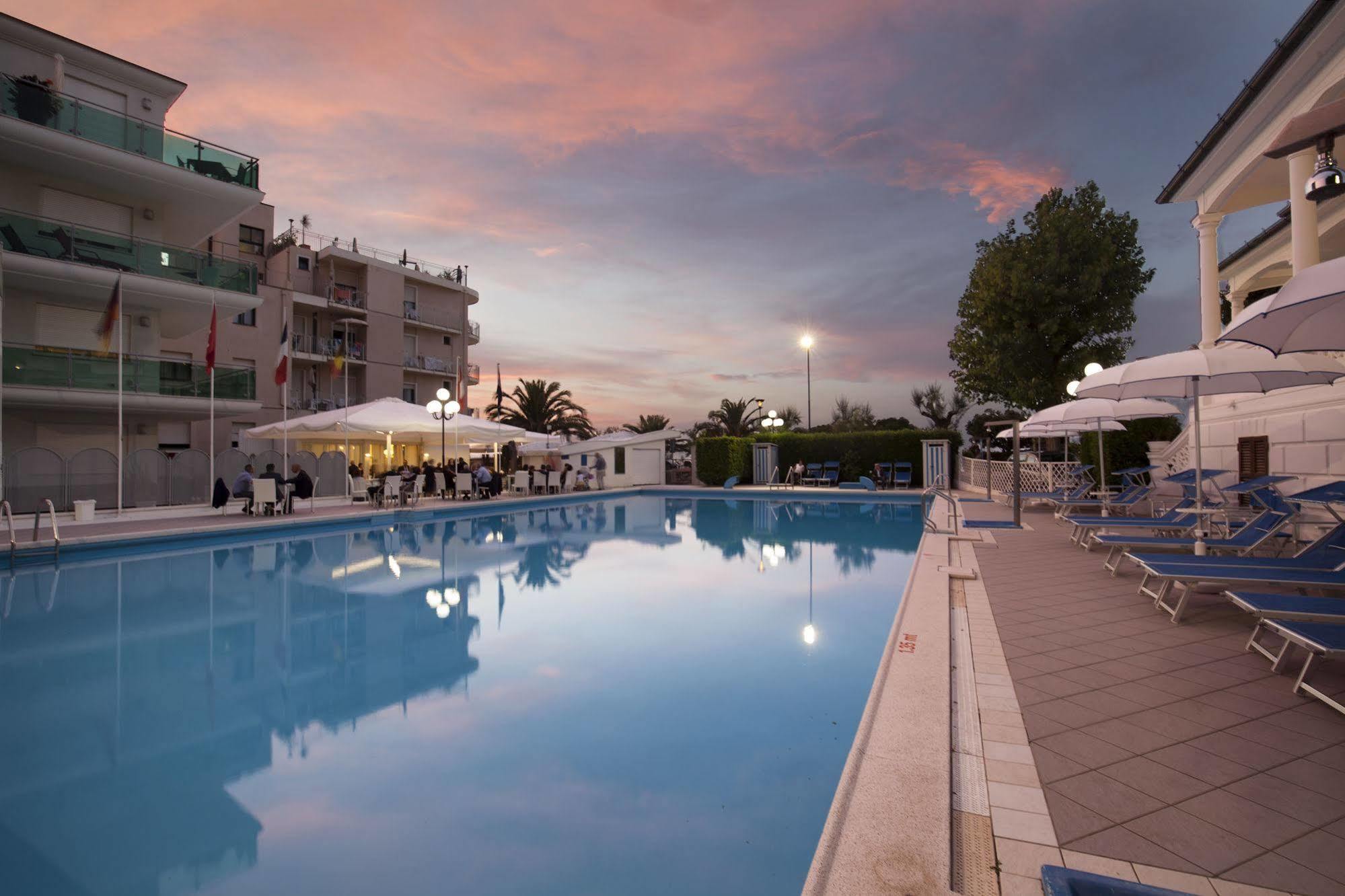 Hotel Venus Gabicce Mare Exteriör bild